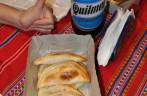 Quilmes com empanadas, mais argentino, impossível! (em Villa Nueva, na Argentina)